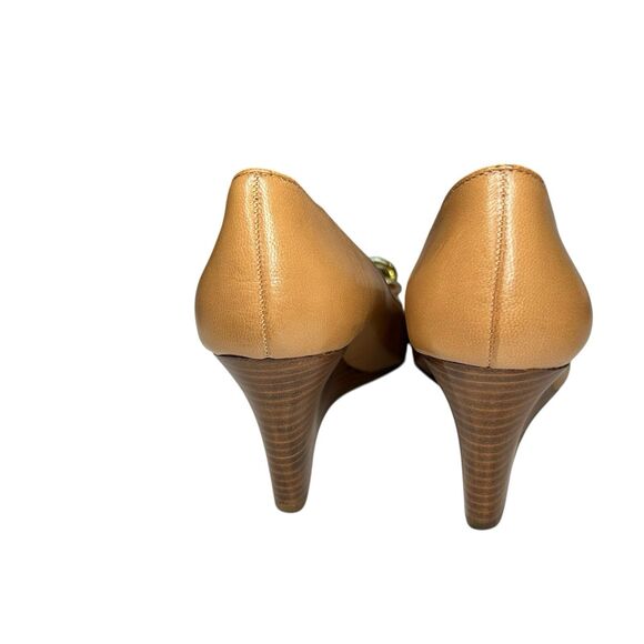 Nine West Stacked Wedge Heels Pumps Leather Camel Tan Gold Tone Hardware Size 6M - Picture 8 of 15